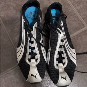 Vintage Puma men’s black and silver sneakers